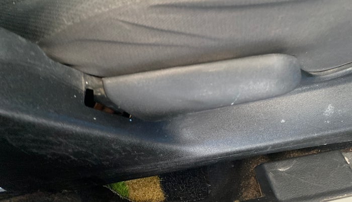 2017 Maruti Vitara Brezza VDI (O), Diesel, Manual, 1,13,564 km, Driver Side Adjustment Panel