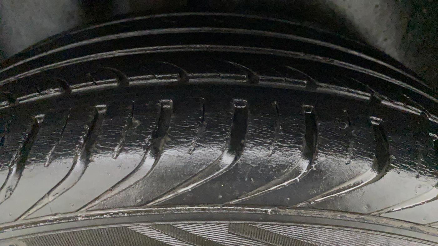 2015 Volkswagen Polo GT TSI AT, Petrol, Automatic, 97,403 km, Right Front Tyre Tread