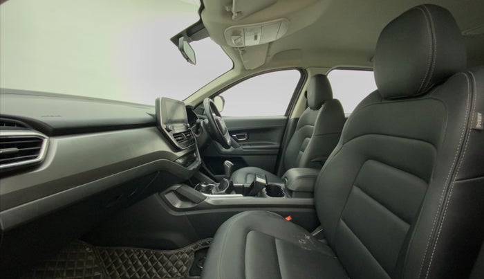 2019 Tata Harrier XZ 2.0L DARK EDITION, Diesel, Manual, 59,770 km, Right Side Front Door Cabin
