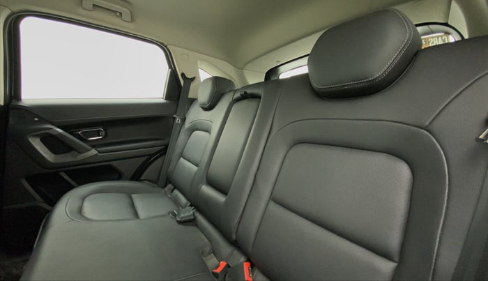 2019 Tata Harrier XZ 2.0L DARK EDITION, Diesel, Manual, 59,770 km, Right Side Rear Door Cabin