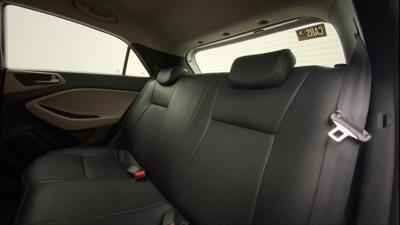 2016 Hyundai Elite i20 ASTA 1.4 CRDI, Diesel, Manual, 1,07,361 km, Right Side Rear Door Cabin