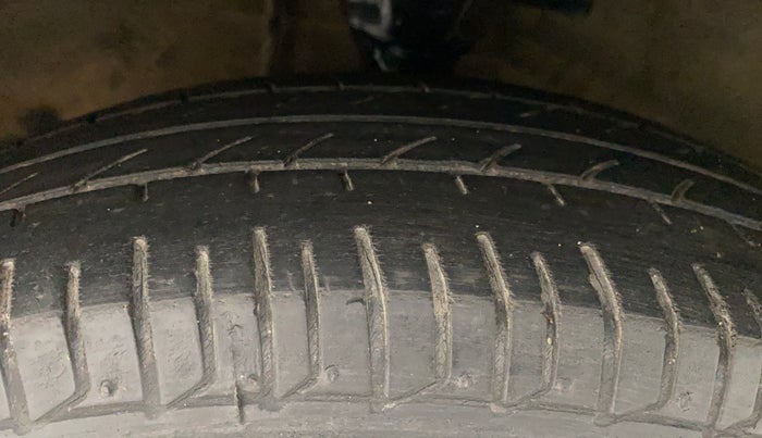 2012 Hyundai i10 SPORTZ 1.2, Petrol, Manual, 44,740 km, Left Front Tyre Tread