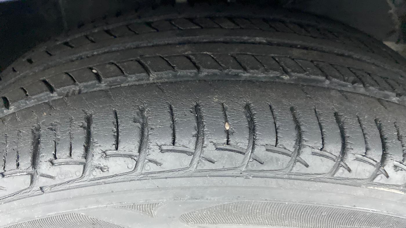 2016 Maruti Baleno DELTA 1.2 K12, Petrol, Manual, 42,332 km, Right Front Tyre Tread