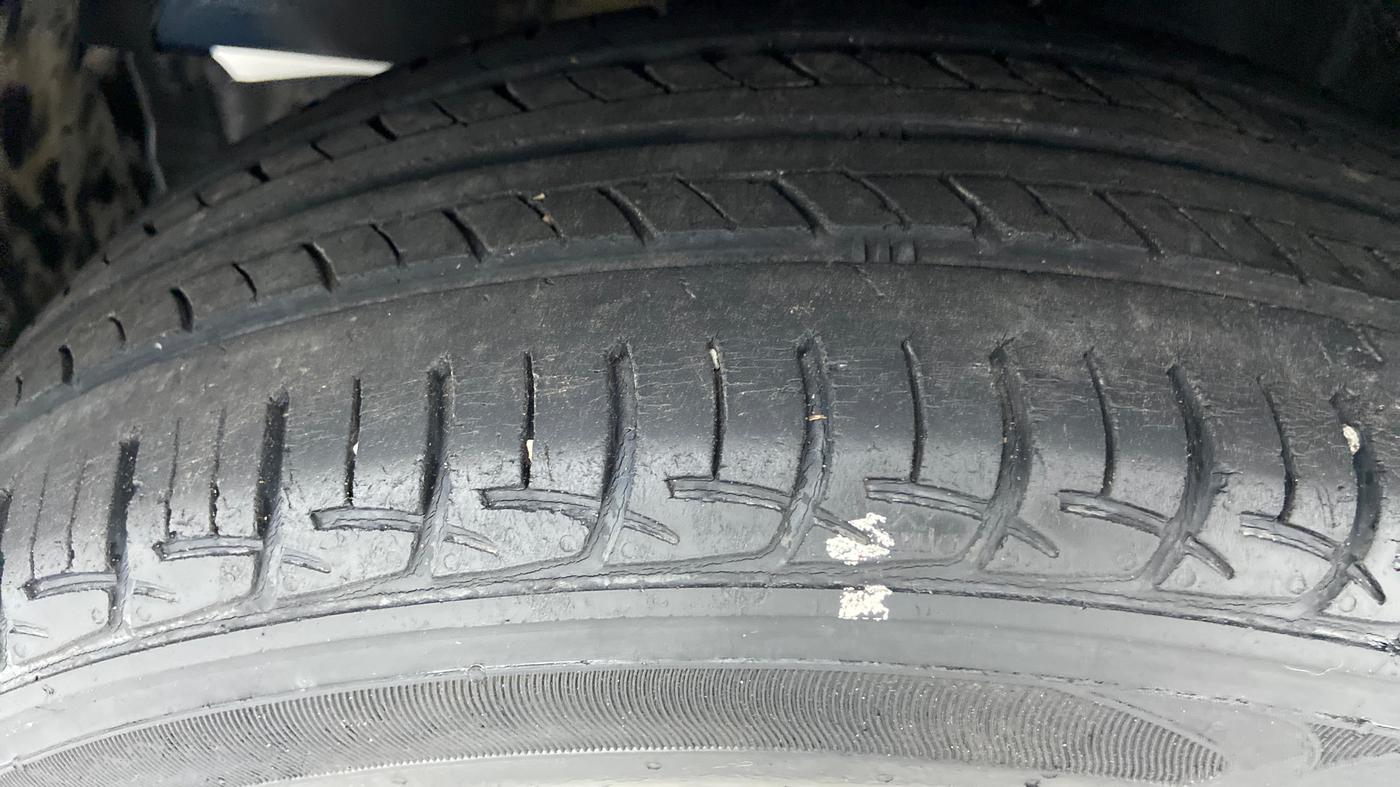 2016 Maruti Baleno DELTA 1.2 K12, Petrol, Manual, 42,332 km, Left Front Tyre Tread
