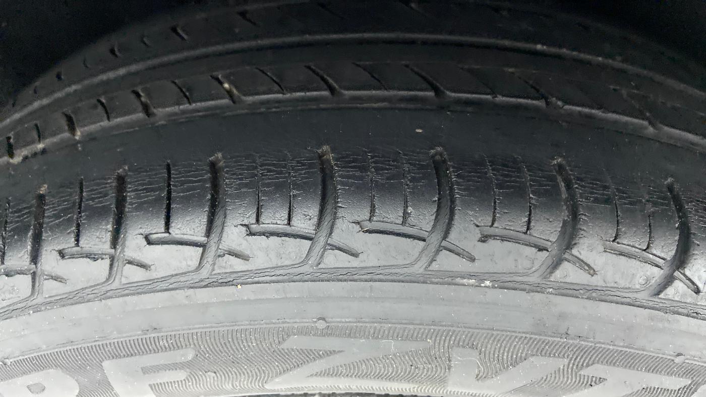 2016 Maruti Baleno DELTA 1.2 K12, Petrol, Manual, 42,332 km, Right Rear Tyre Tread