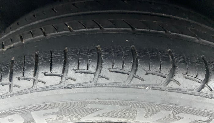 2016 Maruti Baleno DELTA 1.2 K12, Petrol, Manual, 42,332 km, Right Rear Tyre Tread