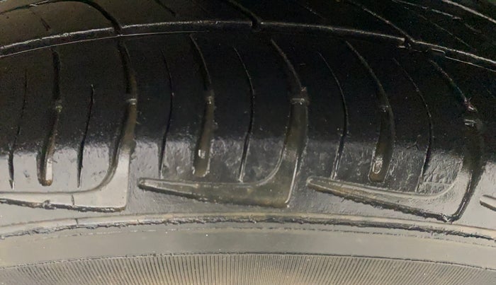 2014 Ford Figo TITANIUM 1.2 PETROL, Petrol, Manual, 54,003 km, Left Rear Tyre Tread