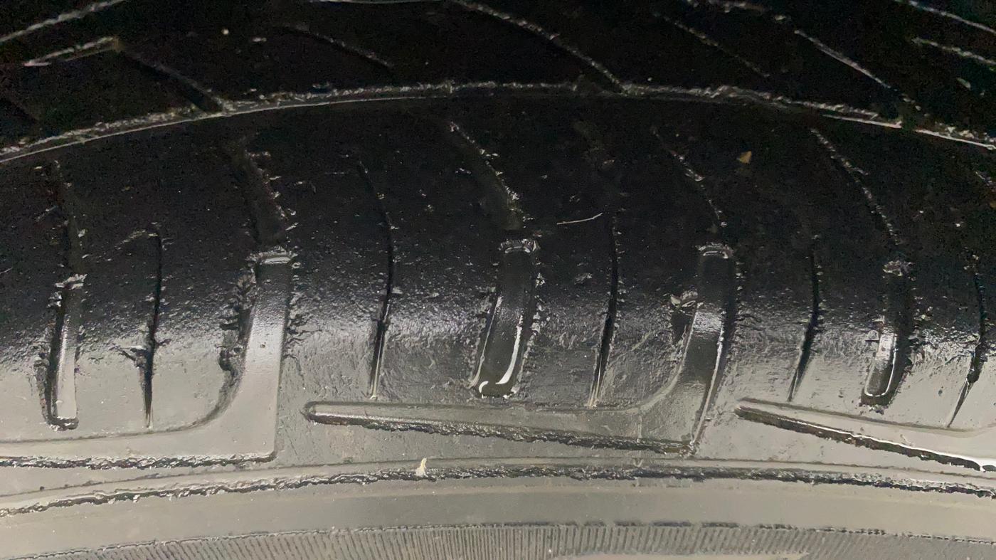 2014 Ford Figo TITANIUM 1.2 PETROL, Petrol, Manual, 54,003 km, Left Front Tyre Tread