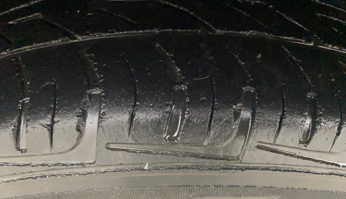 2014 Ford Figo TITANIUM 1.2 PETROL, Petrol, Manual, 54,003 km, Left Front Tyre Tread