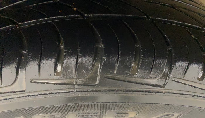 2014 Ford Figo TITANIUM 1.2 PETROL, Petrol, Manual, 54,003 km, Right Rear Tyre Tread