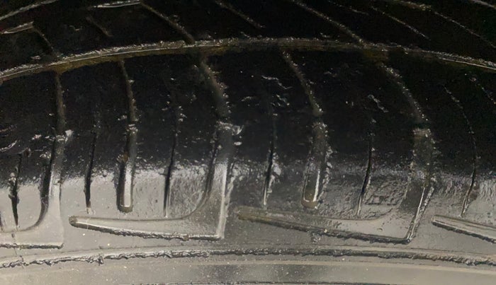 2014 Ford Figo TITANIUM 1.2 PETROL, Petrol, Manual, 54,003 km, Right Front Tyre Tread