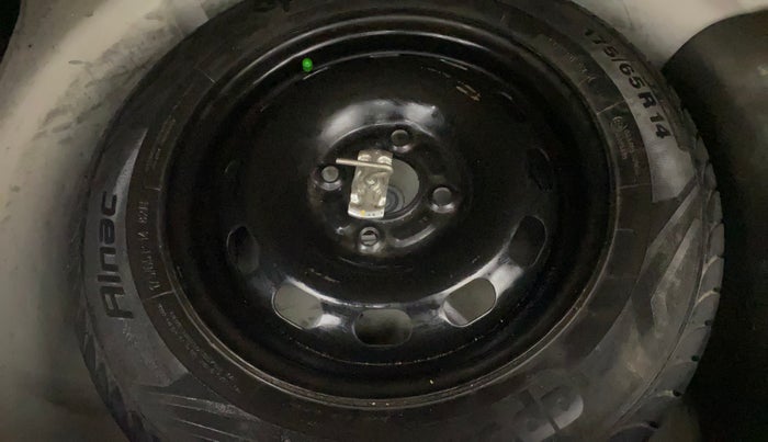 2014 Ford Figo TITANIUM 1.2 PETROL, Petrol, Manual, 54,003 km, Spare Tyre