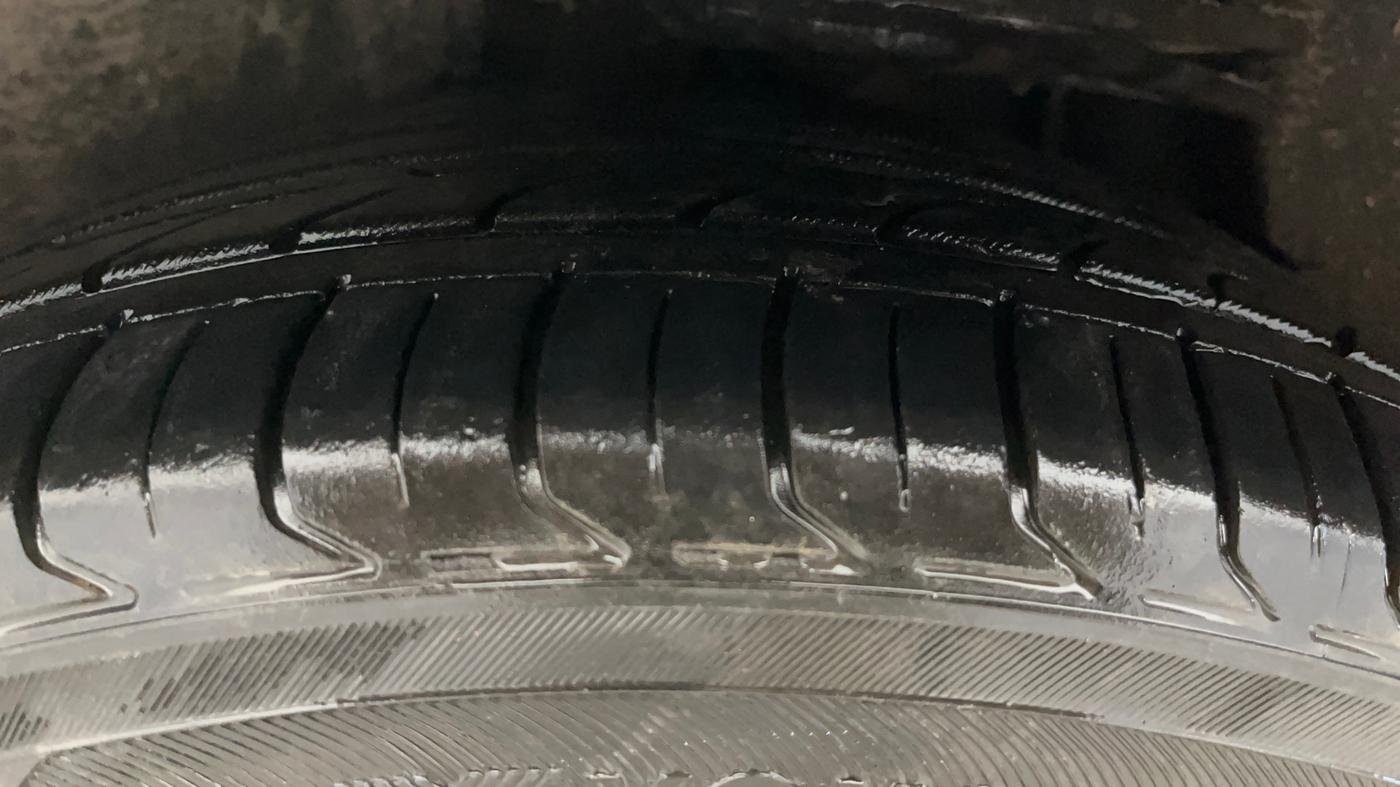 2016 Toyota Camry HYBRID, Hybrid, Automatic, 67,776 km, Left Rear Tyre Tread