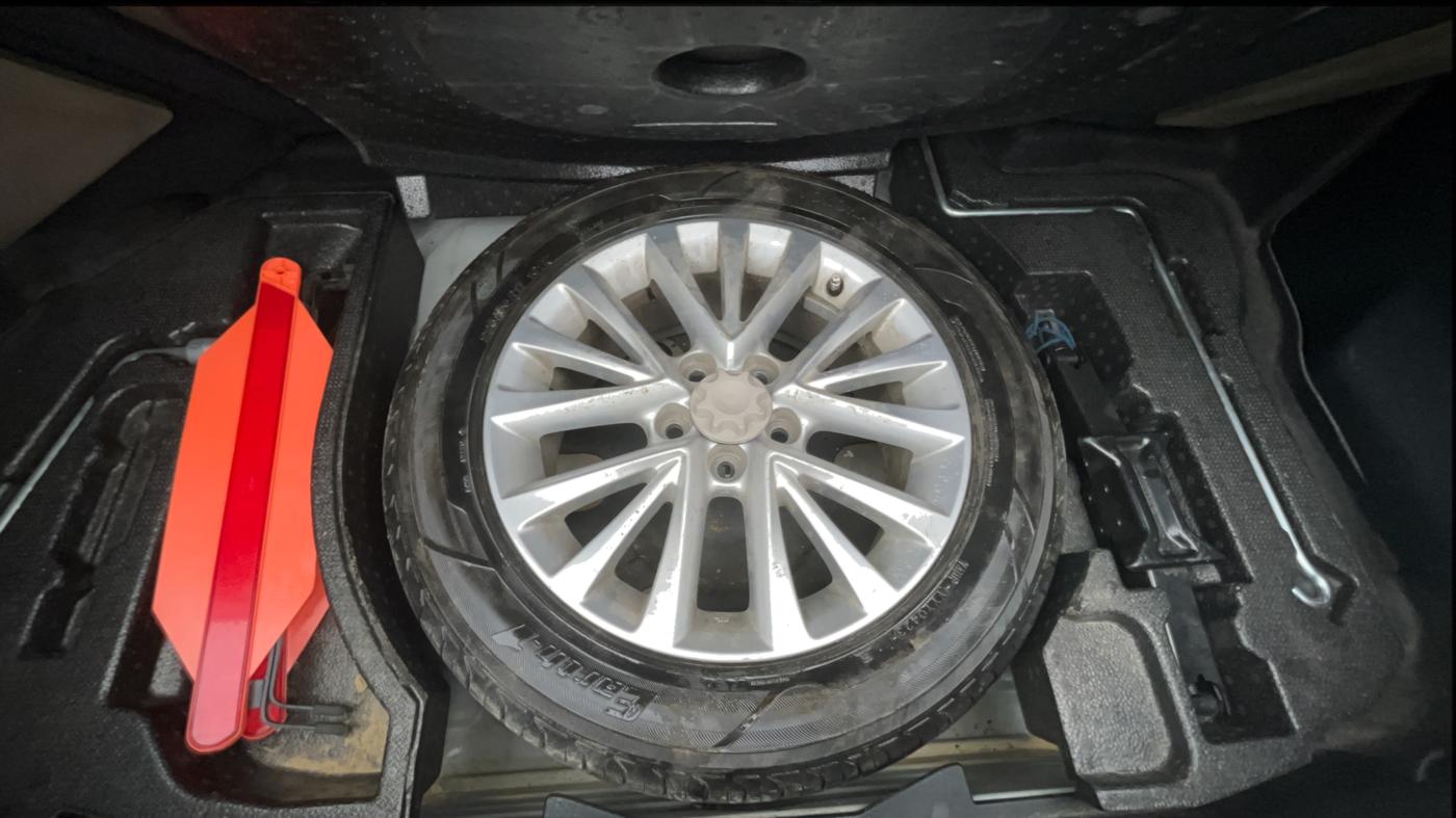 2016 Toyota Camry HYBRID, Hybrid, Automatic, 67,776 km, Spare Tyre