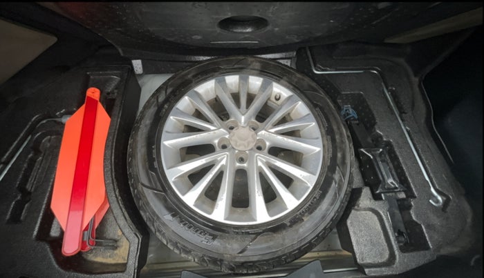 2016 Toyota Camry HYBRID, Hybrid, Automatic, 67,776 km, Spare Tyre