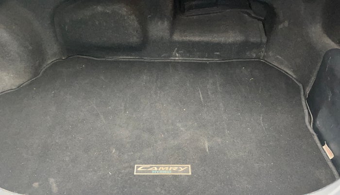 2016 Toyota Camry HYBRID, Hybrid, Automatic, 67,776 km, Boot Inside