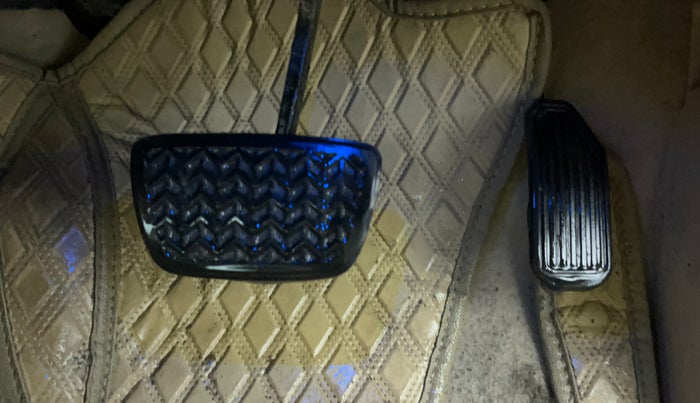 2016 Toyota Camry HYBRID, Hybrid, Automatic, 67,776 km, Pedals