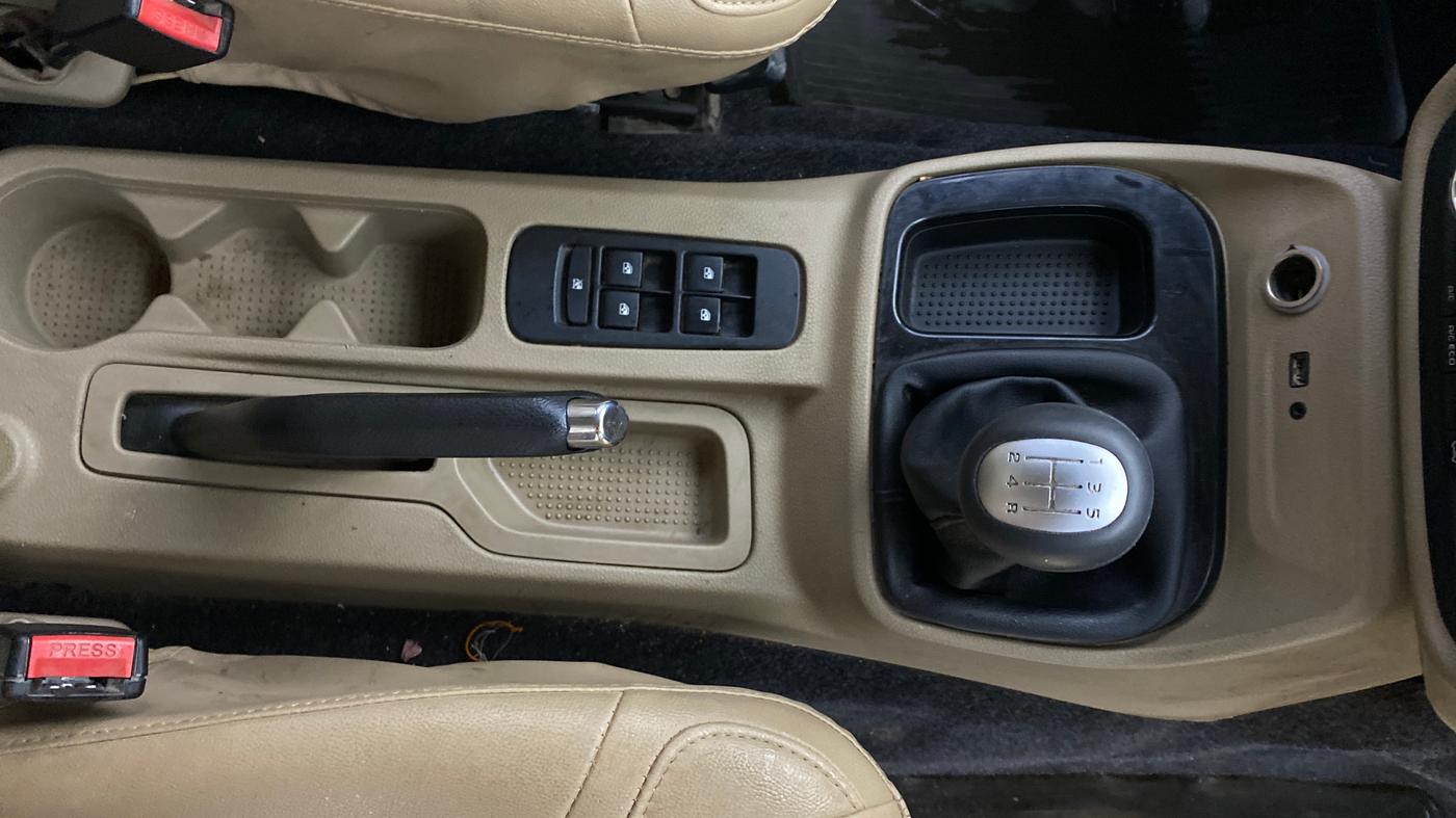 2021 Mahindra BOLERO NEO N10 R, Diesel, Manual, 46,615 km, Gear Lever