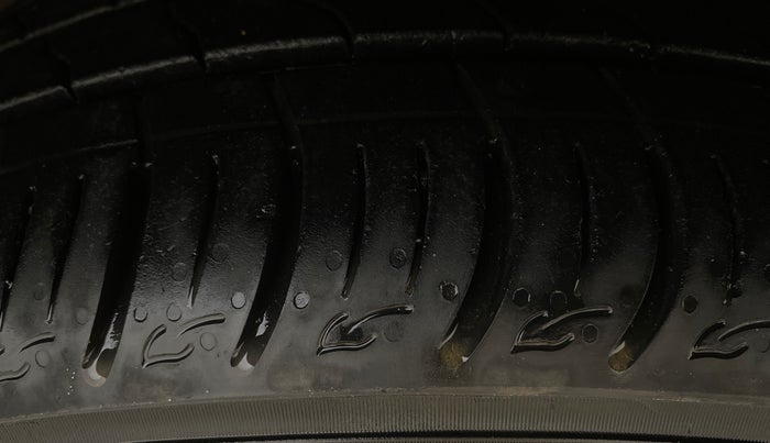 2020 Tata ALTROZ XZ PETROL, Petrol, Manual, 96,009 km, Right Front Tyre Tread