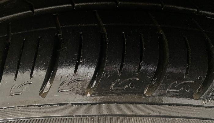 2020 Tata ALTROZ XZ PETROL, Petrol, Manual, 96,009 km, Left Front Tyre Tread