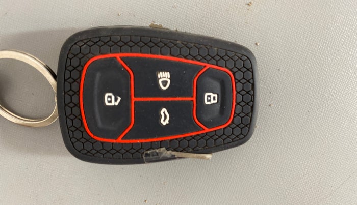 2020 Tata ALTROZ XZ PETROL, Petrol, Manual, 96,009 km, Key Close Up