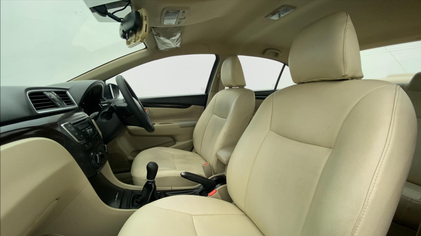2017 Maruti Ciaz SIGMA 1.4 VVT, Petrol, Manual, 66,982 km, Right Side Front Door Cabin