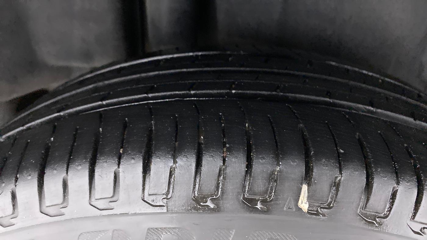 2017 Maruti Ciaz SIGMA 1.4 VVT, Petrol, Manual, 66,982 km, Right Rear Tyre Tread