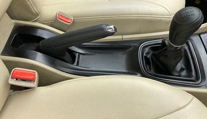 2017 Maruti Ciaz SIGMA 1.4 VVT, Petrol, Manual, 66,982 km, Gear Lever