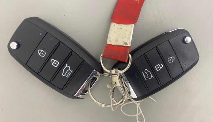 2021 KIA SONET HTK PLUS 1.2, Petrol, Manual, 24,717 km, Key Close Up