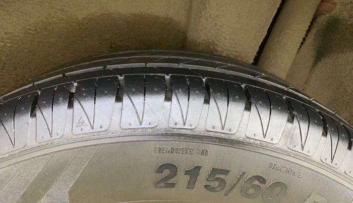 2018 Maruti Vitara Brezza ZDI PLUS DUAL TONE, Diesel, Manual, 20,704 km, Left Rear Tyre Tread