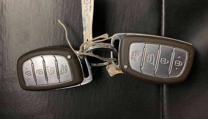 2019 Hyundai VENUE SX 1.0 (O) TURBO, Petrol, Manual, 68,302 km, Key Close Up