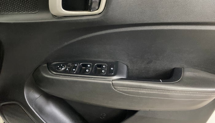 2019 Hyundai VENUE SX 1.0 (O) TURBO, Petrol, Manual, 68,302 km, Driver Side Door Panels Control