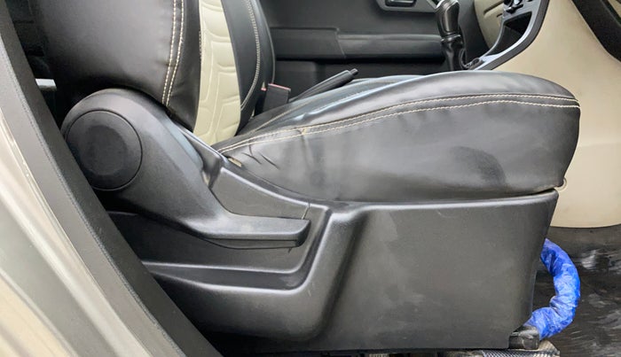 2022 Maruti New Wagon-R LXI CNG 1.0, CNG, Manual, 1,09,976 km, Driver Side Adjustment Panel