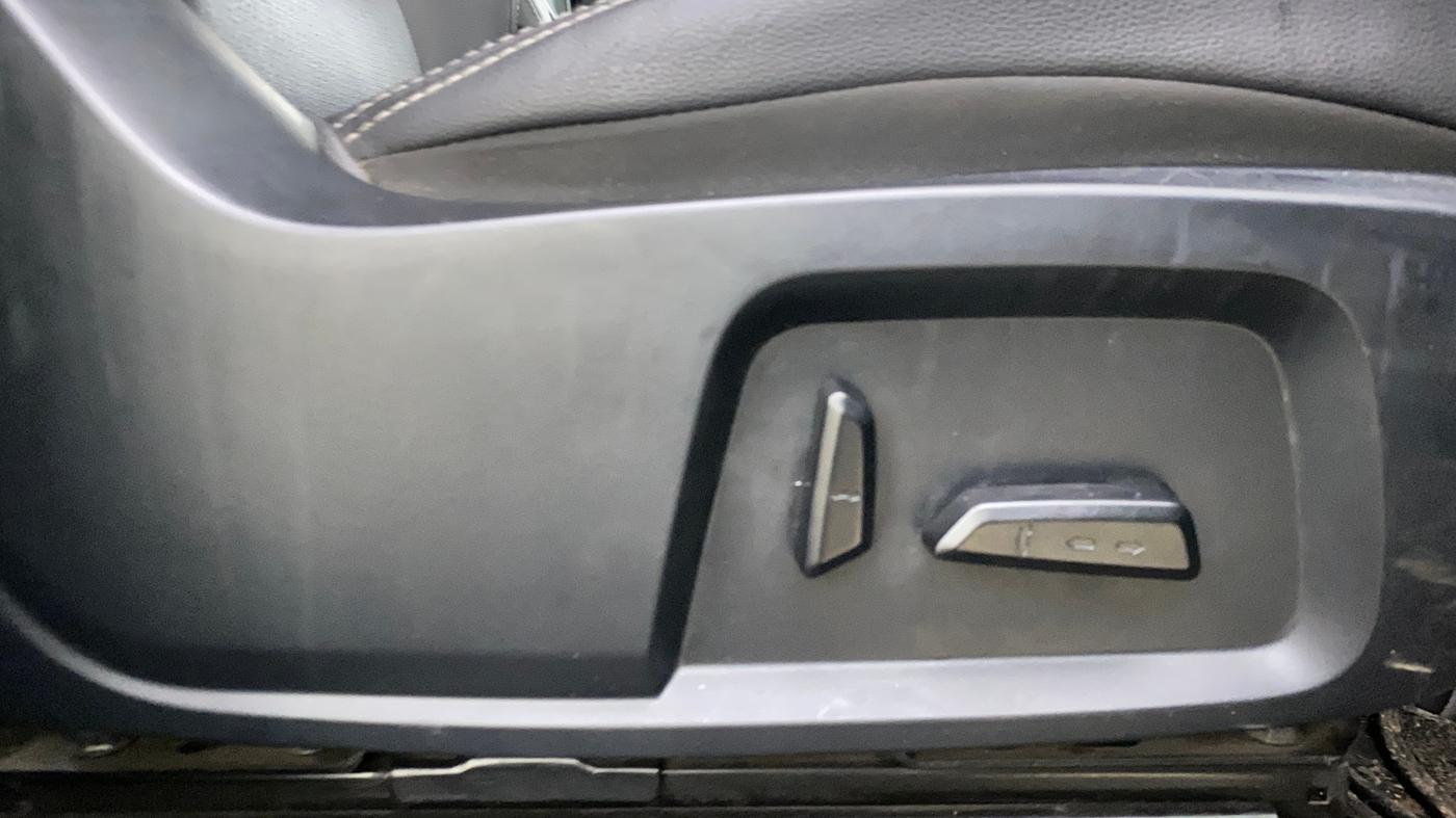 2021 Tata Harrier XZA PLUS 2.0L DARK EDITION, Diesel, Automatic, 81,743 km, Driver Side Adjustment Panel