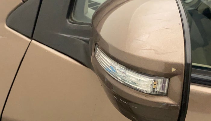 2014 Maruti Ertiga VXI CNG, CNG, Manual, 1,10,091 km, Left rear-view mirror - Indicator light has minor damage