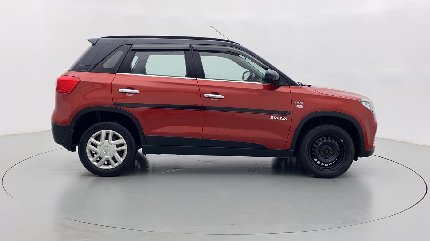 2016 Maruti Vitara Brezza VDI, Diesel, Manual, 83,018 km, Right Side