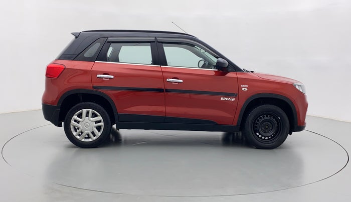 2016 Maruti Vitara Brezza VDI, Diesel, Manual, 83,018 km, Right Side