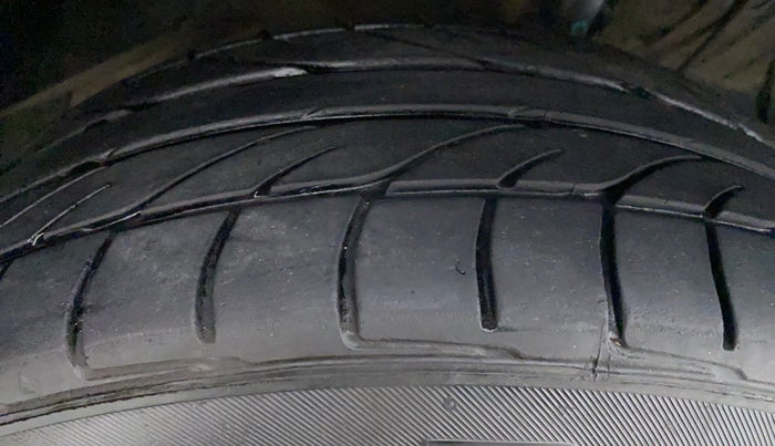 2016 Maruti Vitara Brezza VDI, Diesel, Manual, 83,018 km, Left Front Tyre Tread