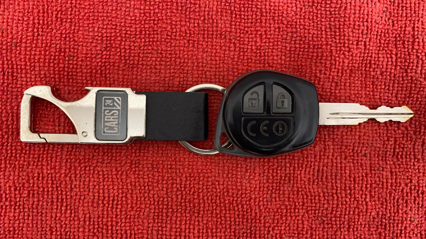 2016 Maruti Vitara Brezza VDI, Diesel, Manual, 83,018 km, Key Close Up