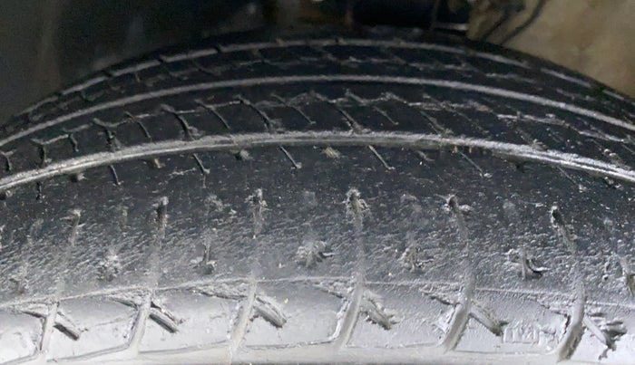 2015 Volkswagen Vento HIGHLINE 1.2 TSI AT, Petrol, Automatic, 46,343 km, Left Front Tyre Tread