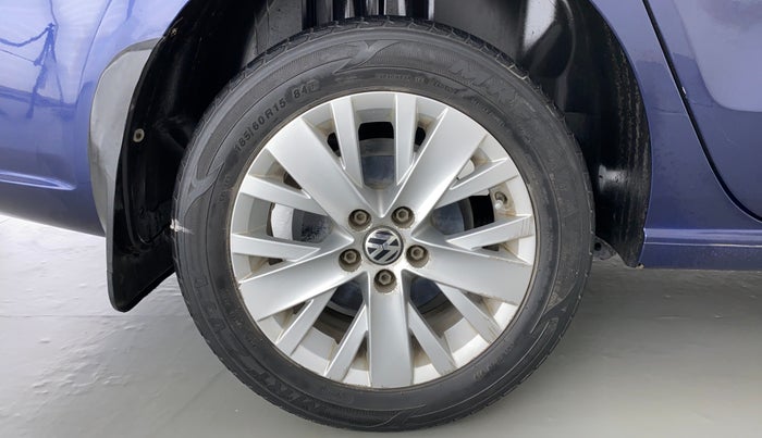 2015 Volkswagen Vento HIGHLINE 1.2 TSI AT, Petrol, Automatic, 46,343 km, Right Rear Wheel