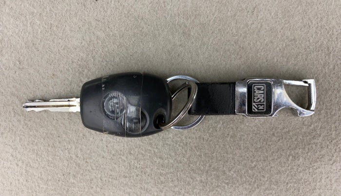 2016 Nissan Terrano XL (P), Petrol, Manual, 89,782 km, Key Close Up