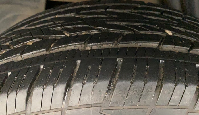 2016 Nissan Terrano XL (P), Petrol, Manual, 89,782 km, Right Rear Tyre Tread