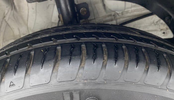 2021 Maruti Swift VXI, Petrol, Manual, 22,321 km, Right Front Tyre Tread