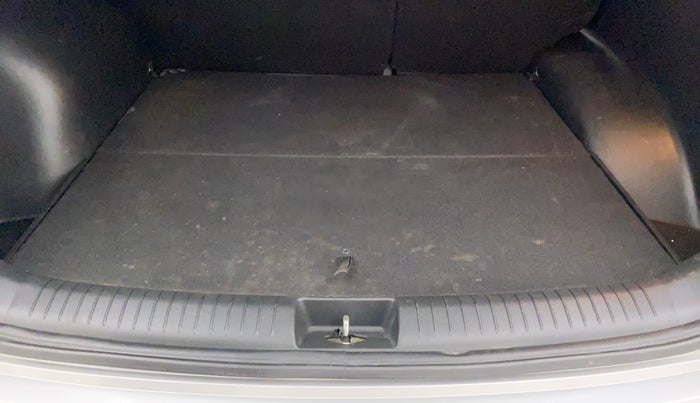 2016 Hyundai Creta SX PLUS AT 1.6 PETROL, Petrol, Automatic, 88,943 km, Boot Inside