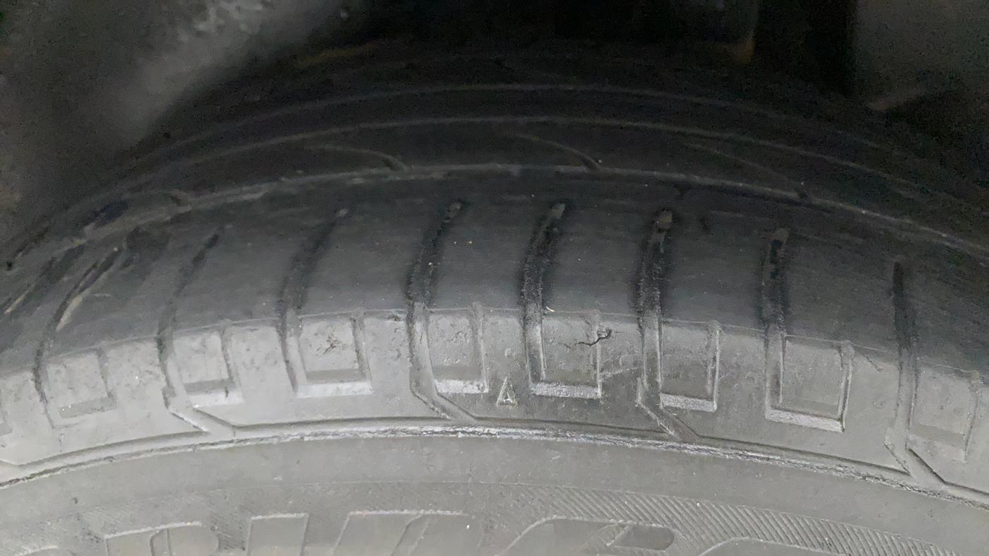 2016 Hyundai Creta SX PLUS AT 1.6 PETROL, Petrol, Automatic, 88,943 km, Left Rear Tyre Tread