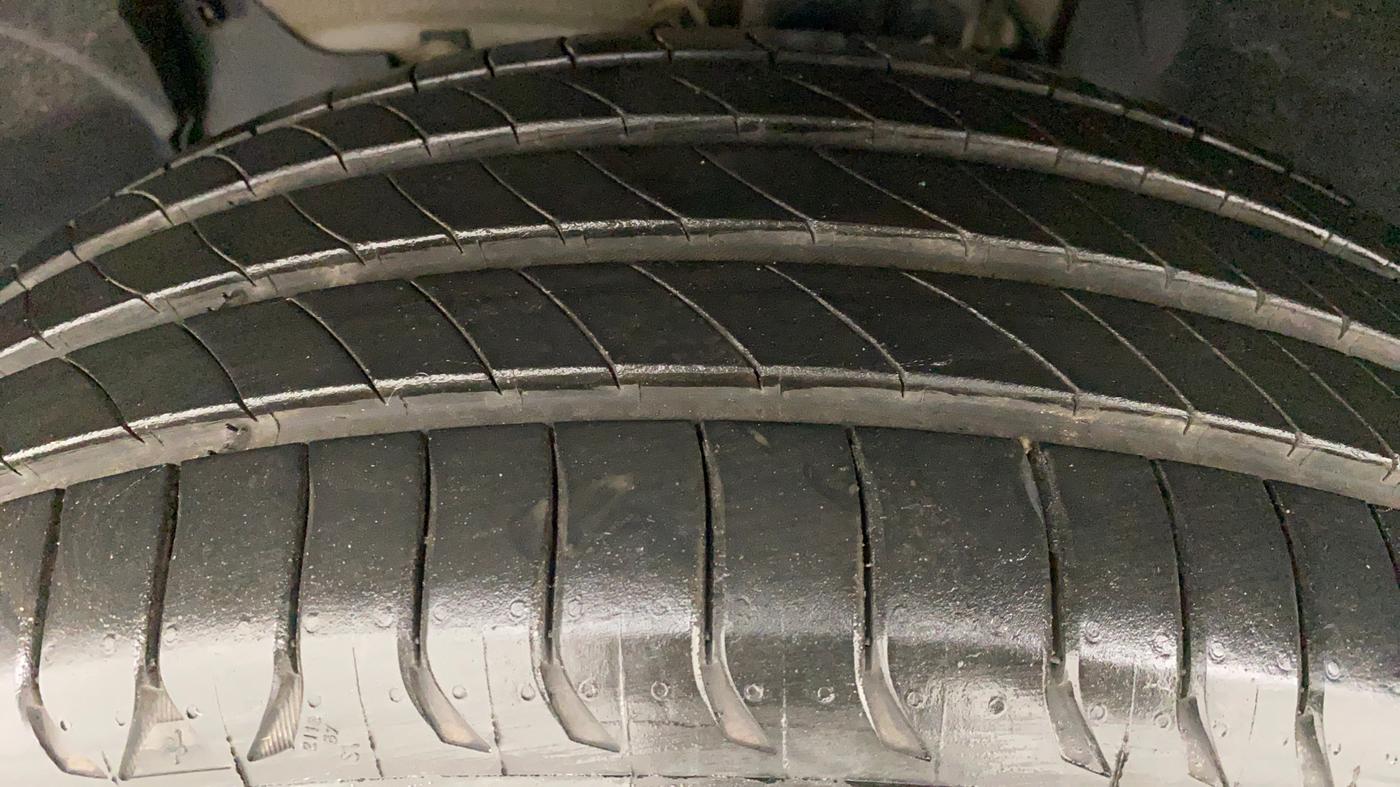 2018 Renault Duster RXS CVT 106 PS, Petrol, Automatic, 22,036 km, Left Front Tyre Tread
