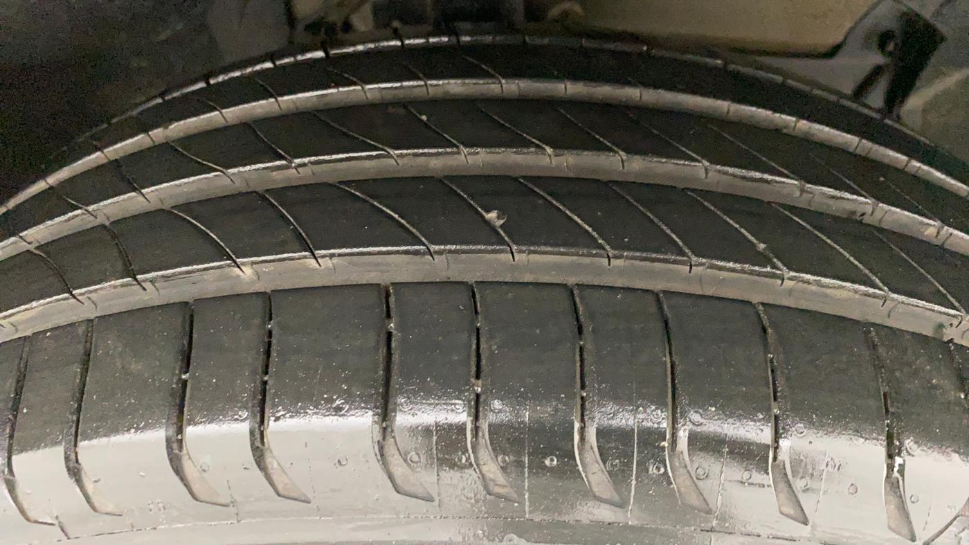 2018 Renault Duster RXS CVT 106 PS, Petrol, Automatic, 22,036 km, Right Front Tyre Tread