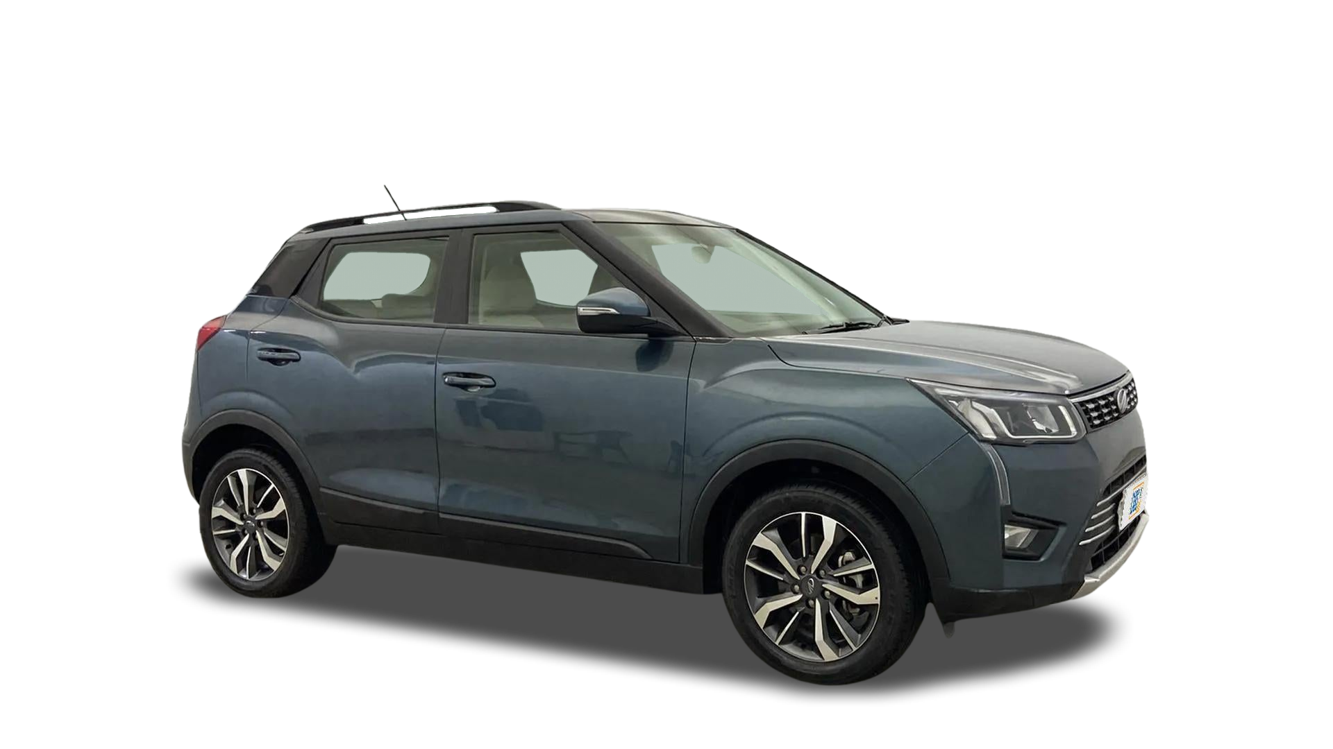 Mahindra XUV300-img