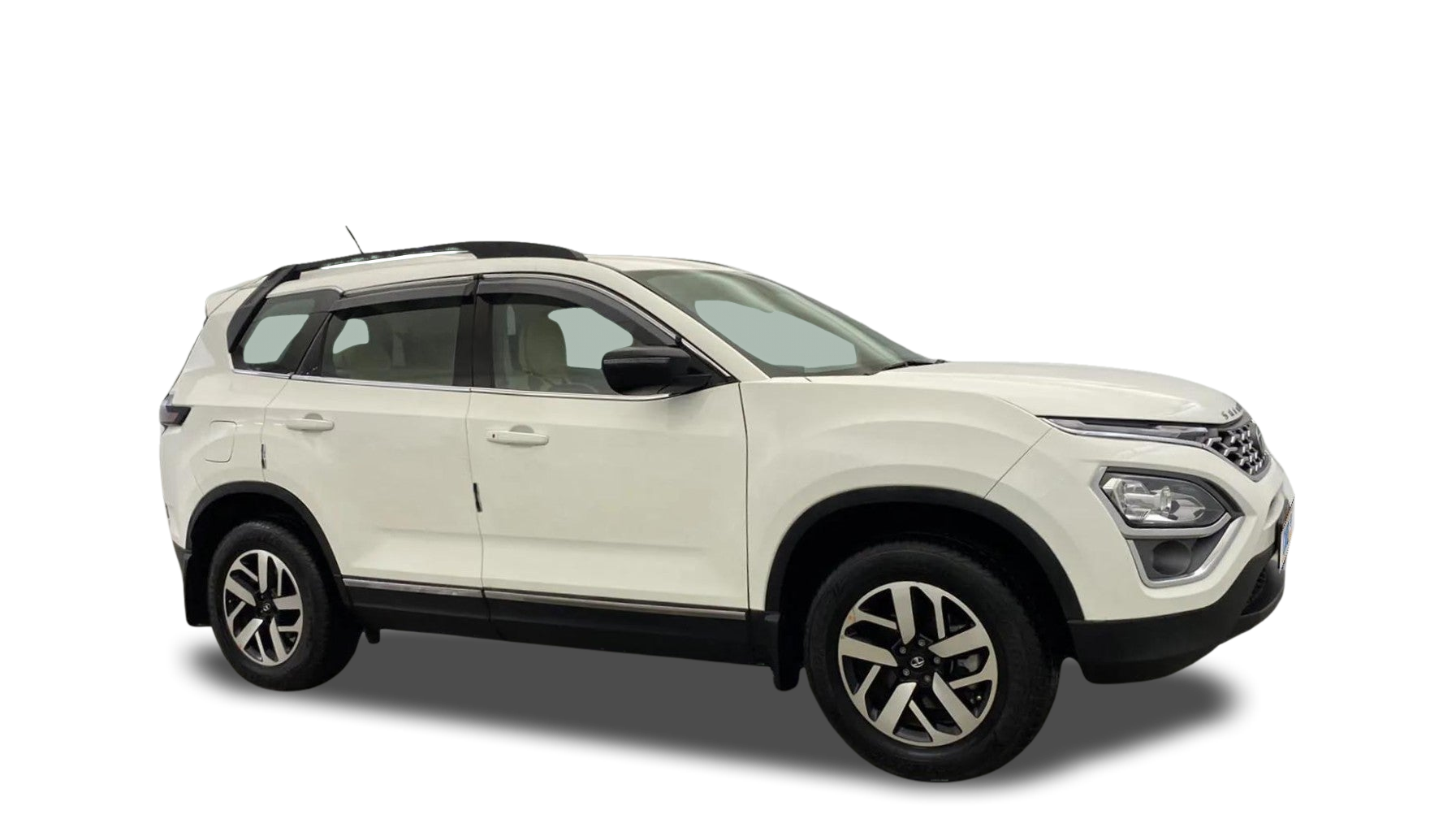 Tata Safari-img